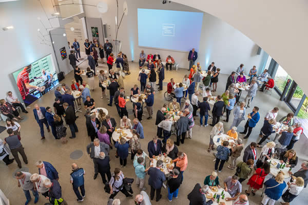 In der Pause gab es Fingerfood